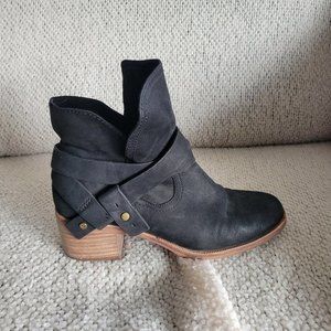 Ugg Elora Black Suede Moto Ankle Boot Size 7.5
